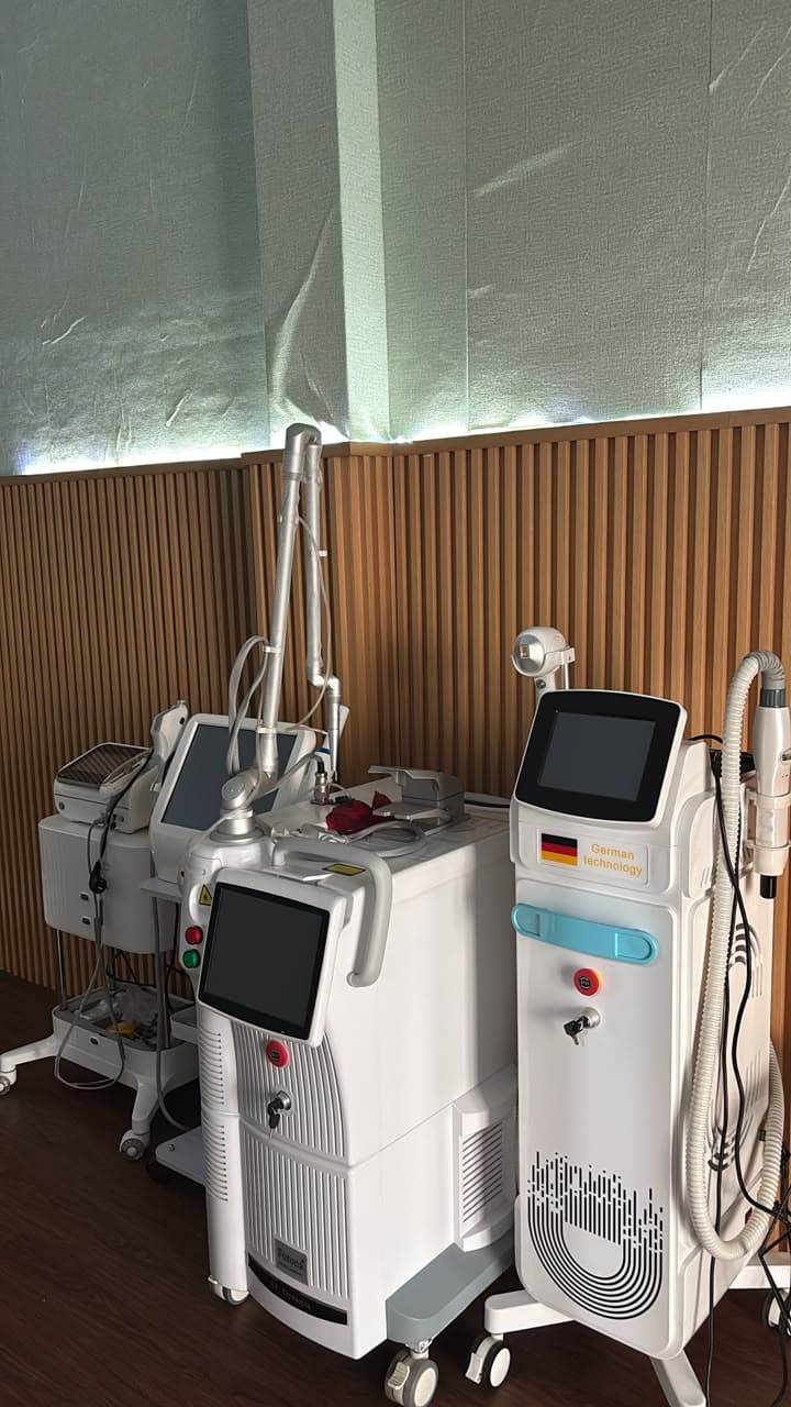 Peralatan perawatan di klinik Robeena