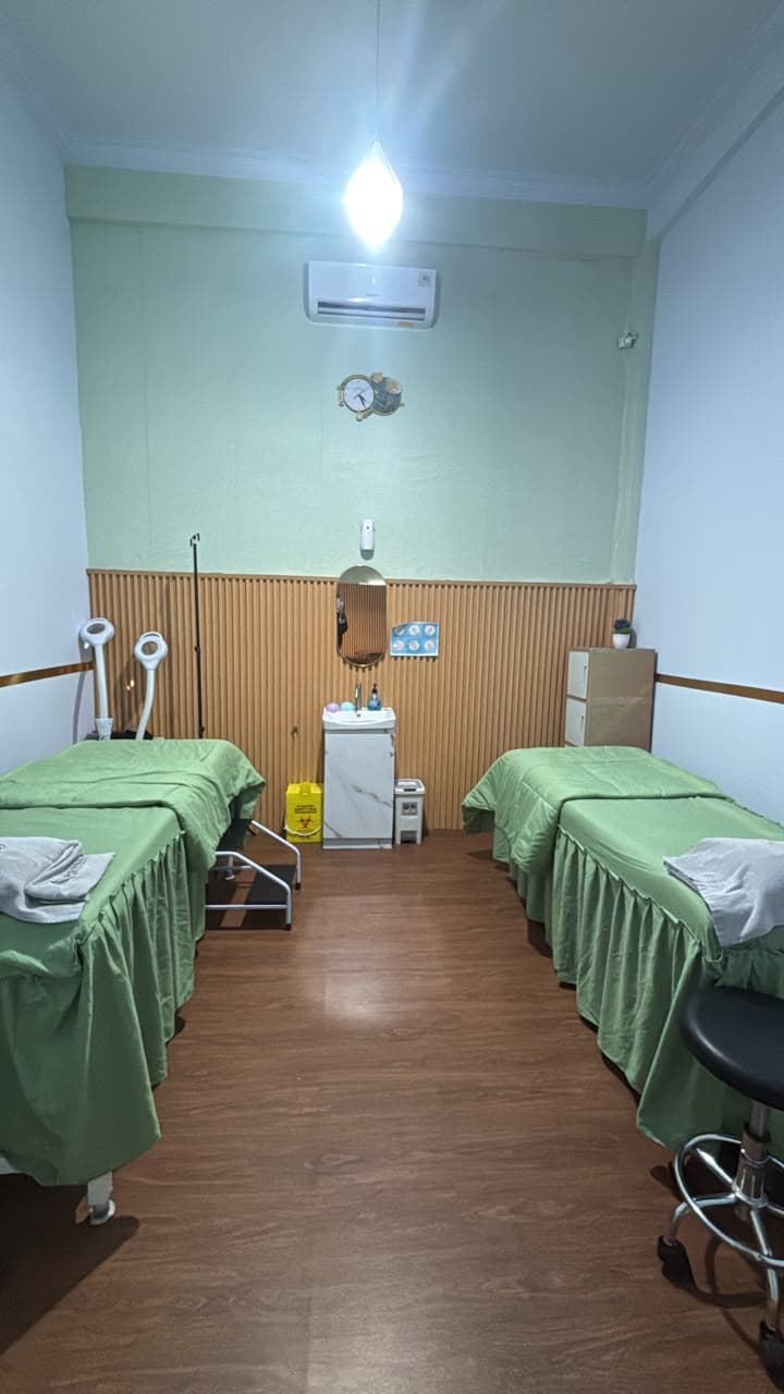 Ruang perawatan wajah di klinik Robeena